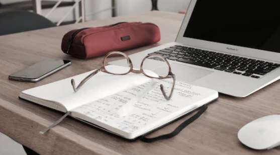 laptop and spectacles 