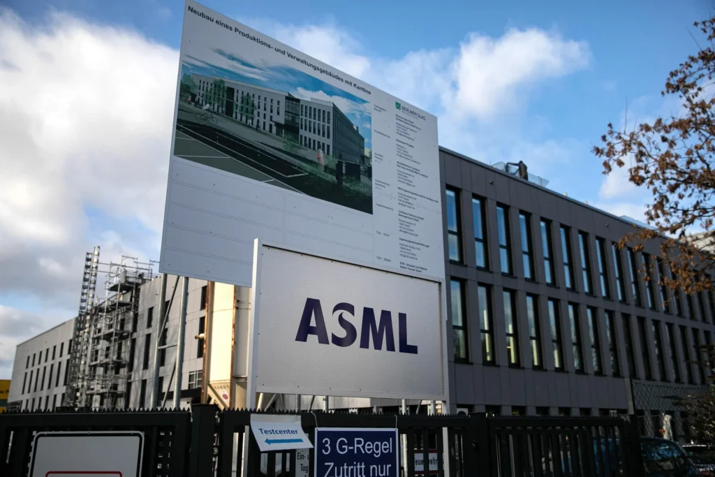 ASML posts €7.5 billion in Q3 net sales, projects 15% full-year growth 1 ASML